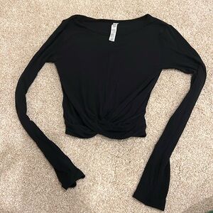 ALO Yoga Cropped with front twist detail top - black - size small
